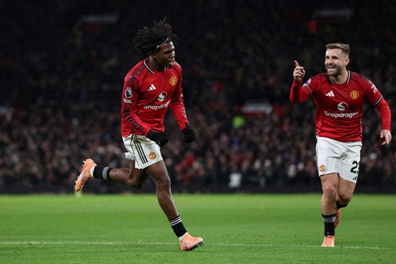 Manchester United có thể chi 25 triệu bảng để ký hợp đồng với hậu vệ trái từ World Cup! Trì hoãn thời điểm mua sắm, Carrick sẽ kiểm tra hai tài năng trẻ trước.