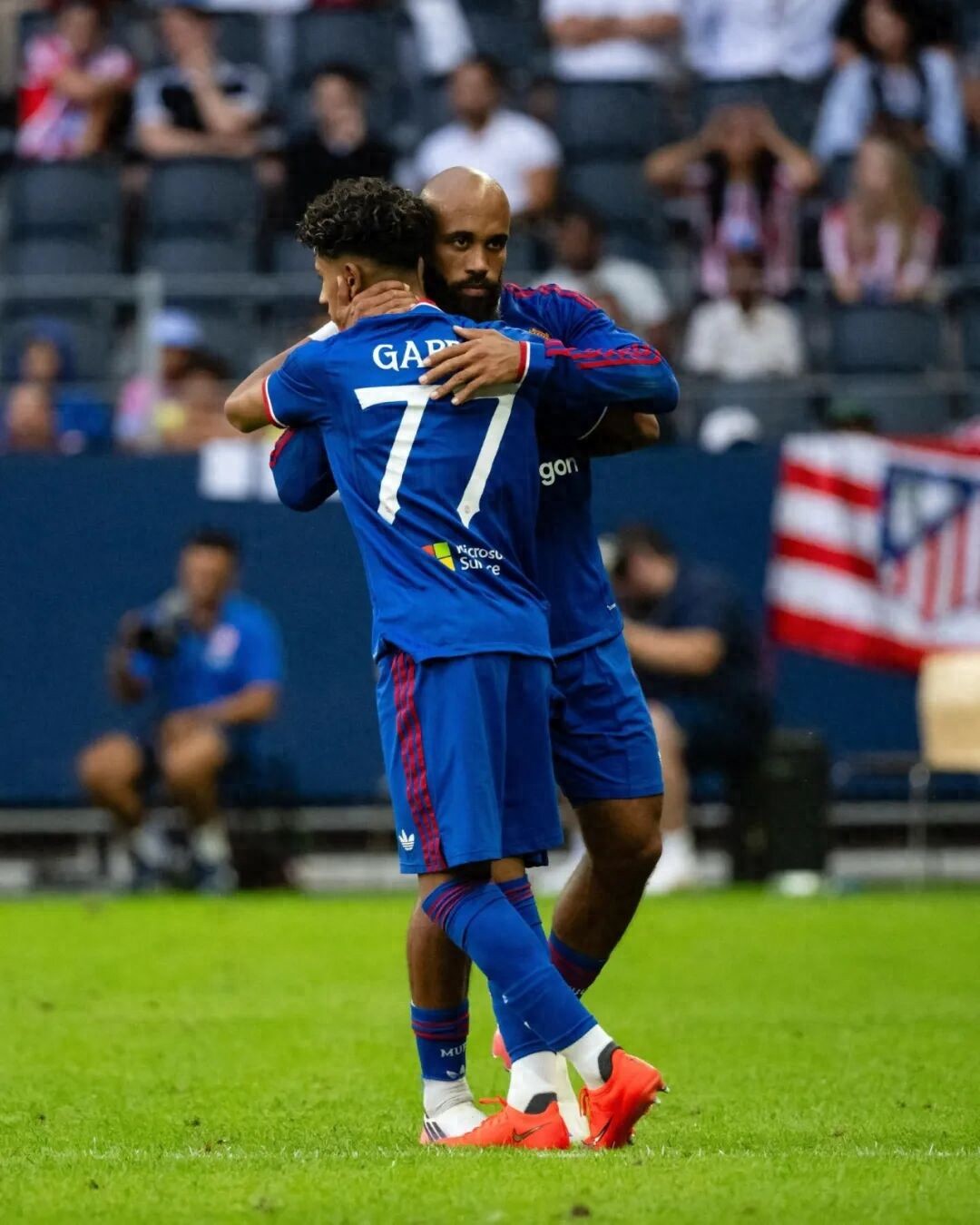 Bàn đúp của Mbemo giúp Man United lội ngược dòng thắng Atletico 2-1! Một người chắc suất đội hình mùa giải mới, "Messi nhí" ra mắt lần đầu