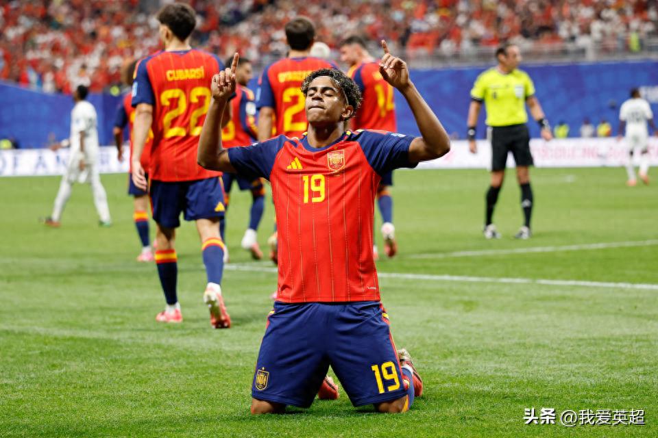 18 tuổi ghi bàn đầu tiên tại World Cup! Tài năng 200 triệu euro của Tây Ban Nha lập liên tiếp 5 kỷ lục, vượt qua Messi và sánh ngang Pelé