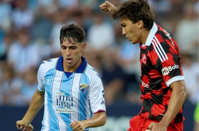 CLB Premier League bất ngờ bỏ về, Malaga tự sút vào khung thành trống