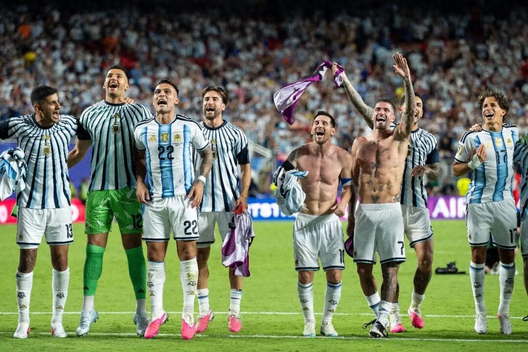 Argentina vượt qua "bức tường sắt" của Thụy Sĩ, chỉ còn hai trận nữa là bảo vệ thành công ngôi vương!