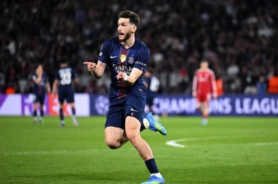 Hạ gục Liverpool, PSG đặt một chân vào bán kết Champions League