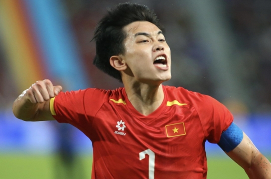 Tin nóng bóng đá sáng 5/6: Nguyễn Đình Bắc được FIFA ví với Harry Kane, MU chốt tương lai Bruno