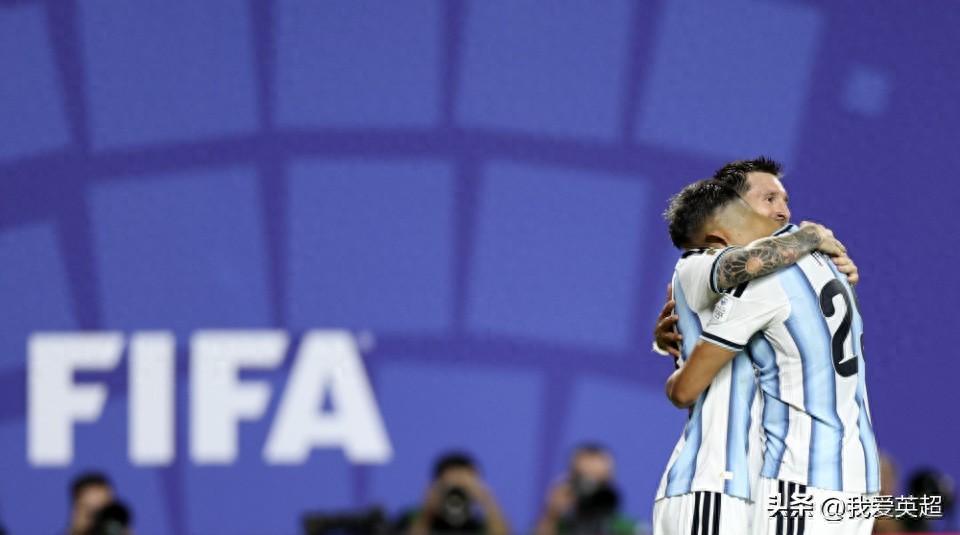 16 bàn trở thành vua phá lưới lưới World Cup! Messi khiêm tốn đáp: Chỉ là một con số, Ronaldo không đứng nhất vẫn vĩ đại