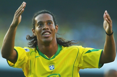 Ronaldinho tái xuất thi đấu tại Anh