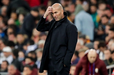 CHÍNH THỨC: Đội cũ của HLV Zidane nhận án phạt nặng từ FIFA