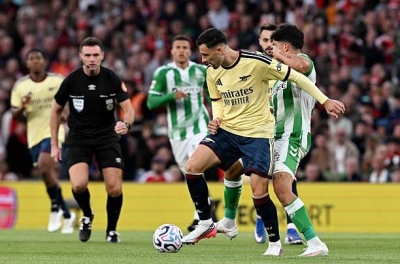 Hàng thủ báo động, Arsenal gục ngã 1-3 trước Real Betis