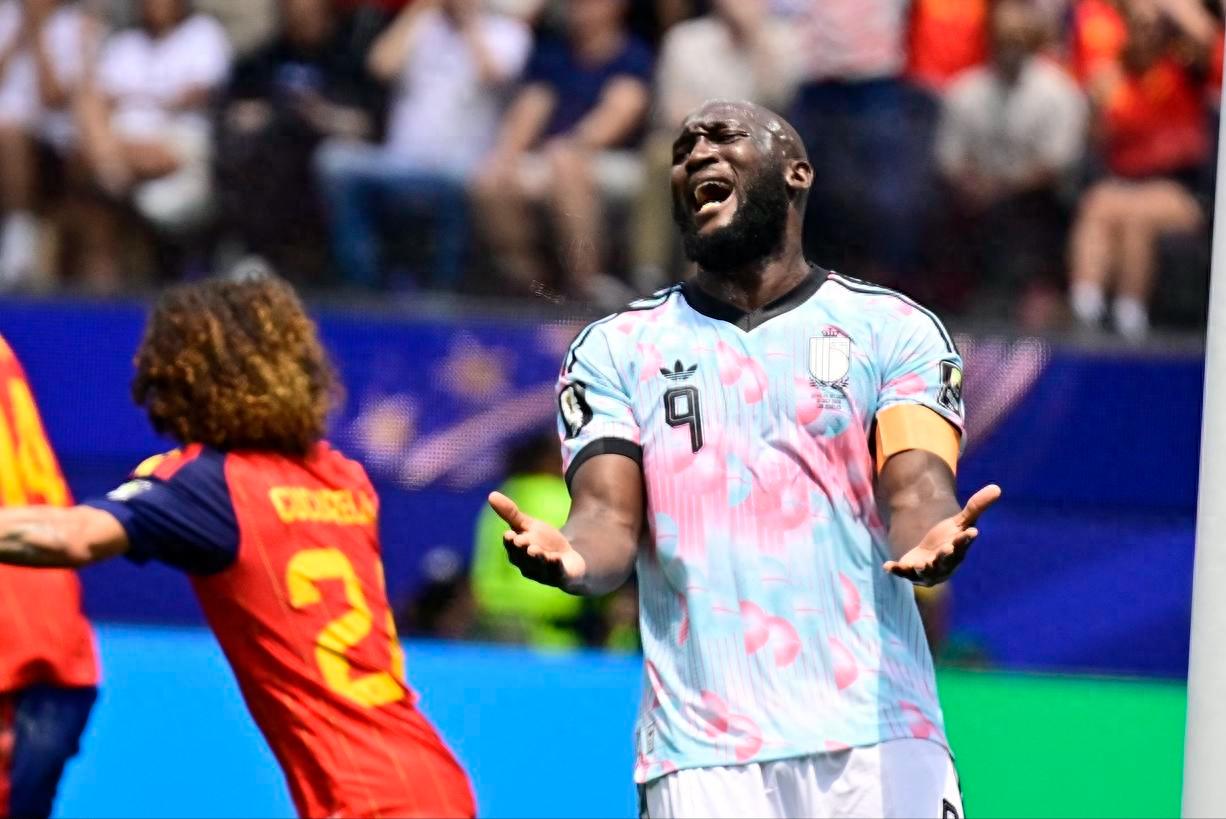 Fenerbahce tiến gần hơn đến việc chiêu mộ Lukaku: Cầu thủ sẵn sàng chuyển nhượng, Napoli đòi 12 triệu euro