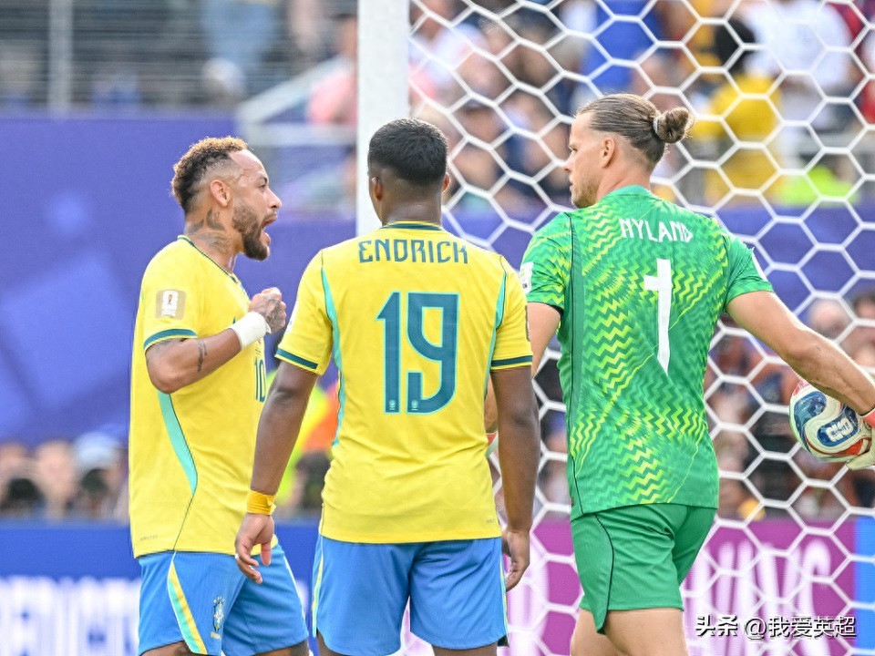 Tranh cãi! Neymar sút phạt đền ở phút bù giờ rồi khiêu khích đối thủ và gửi nụ hôn gió, CĐV Brazil phẫn nộ: Thua rồi còn cười