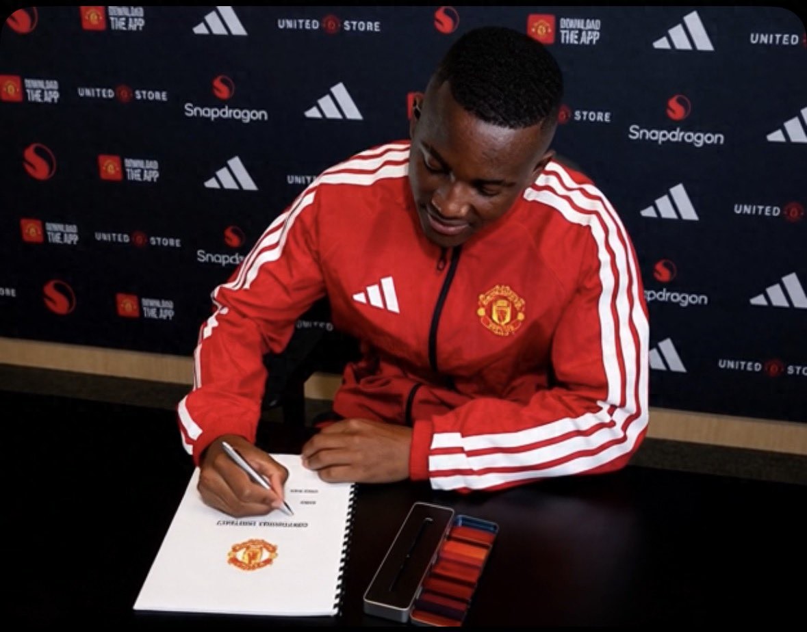 Chữ ký thứ tư của Manchester United đã gia nhập đội nhưng chưa có thông báo chính thức! Hai tân binh sẽ ra mắt vào thứ Bảy, Santos đang nghĩ về màn ăn mừng nếu ghi bàn