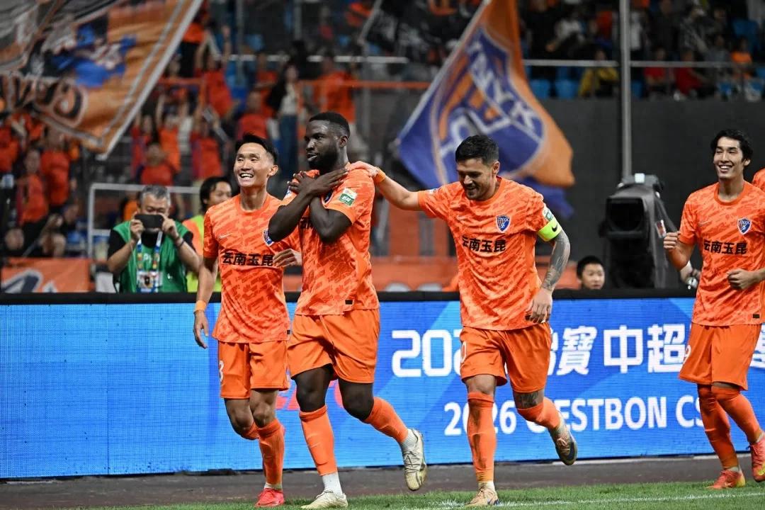 Dẫn đầu bảng xếp hạng tổng số bàn thắng tại V-League! Vua kiến tạo kết nối với vua săn bàn, Ngọc Côn "thắng đầu tiên" trước đội đầu bảng