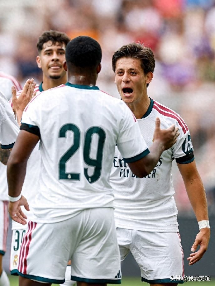 2-2! Real Madrid để thủng lưới 2 bàn liên tiếp, bị đội bóng đang đấu tránh xuống hạng Serie A cầm hòa, tân binh 18 tuổi ghi bàn, tân binh 25 triệu euro ra mắt