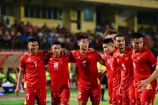 CĐV ĐNÁ đồng loạt lên tiếng khi Việt Nam dẫn đầu ở BXH FIFA
