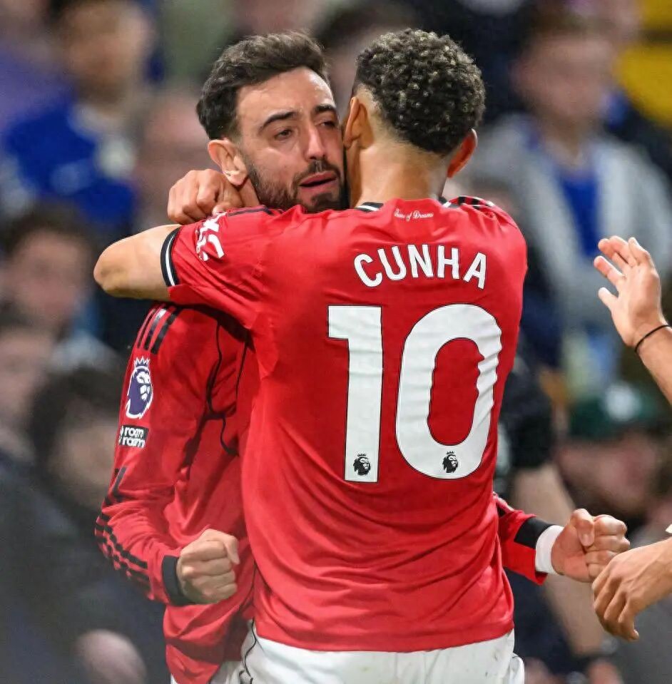 Manchester United thắng Chelsea 1-0, tiến gần Champions League! Bùi Fernandes kiến tạo, Cunha ghi bàn thắng quyết định, Carrick cần cảm ơn hai người khác.