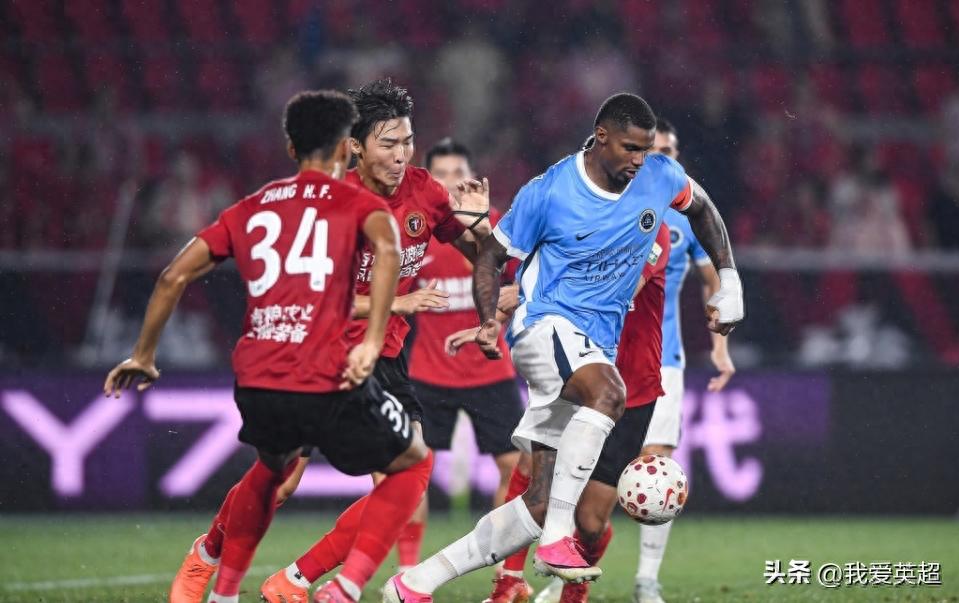 Tân Bằng Thành 2-1 lội ngược dòng đánh bại Thiết Nhân! Cựu tuyển thủ quốc gia 37 tuổi tung cú vô lê tuyệt đẹp ở phút bù giờ ấn định chiến thắng, Thiết Nhân chỉ thắng 1 trận trong 5 vòng gần đây
