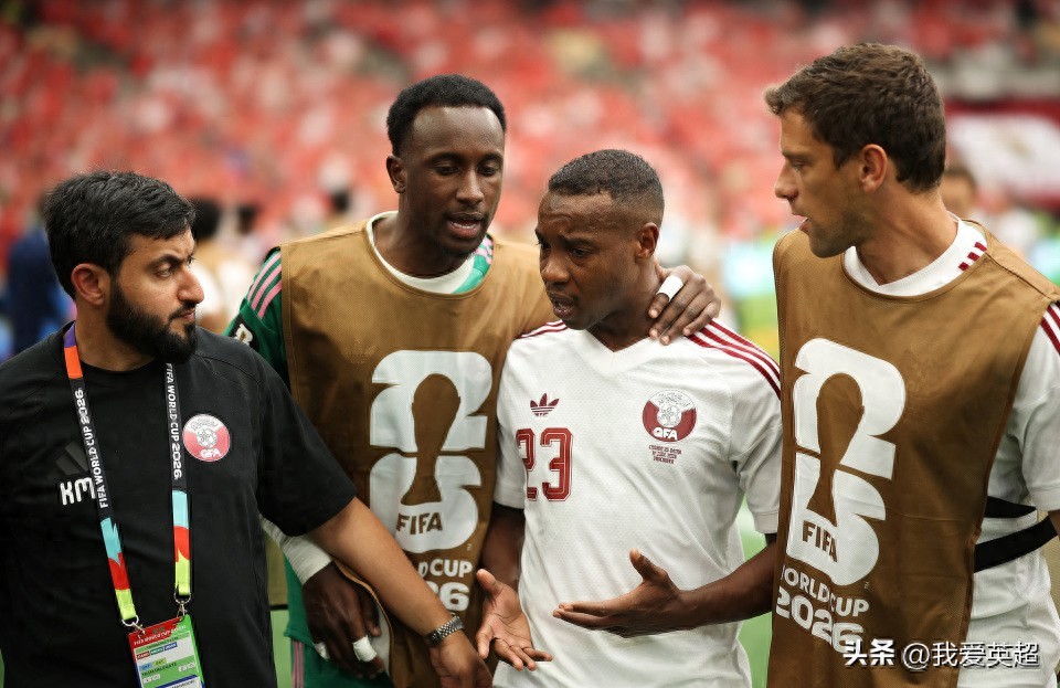 Thua cả bóng lẫn người! Đội vô địch Asian Cup nhận thất bại nặng nề nhất World Cup lần này, 54 phút nhận 2 thẻ đỏ tạo nên 5 kỷ lục lớn