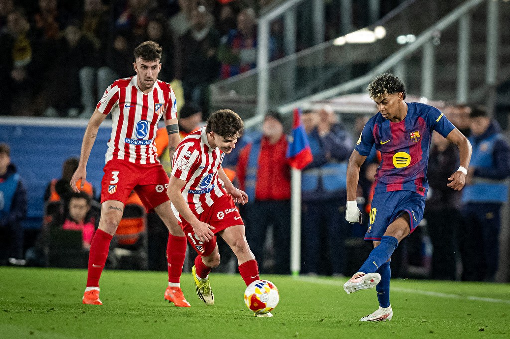 Chủ tịch Barcelona: Giá chào hết hạn vào cuối tháng! CEO Atletico Madrid cứng rắn: Bao nhiêu tiền cũng không bán Alvarez