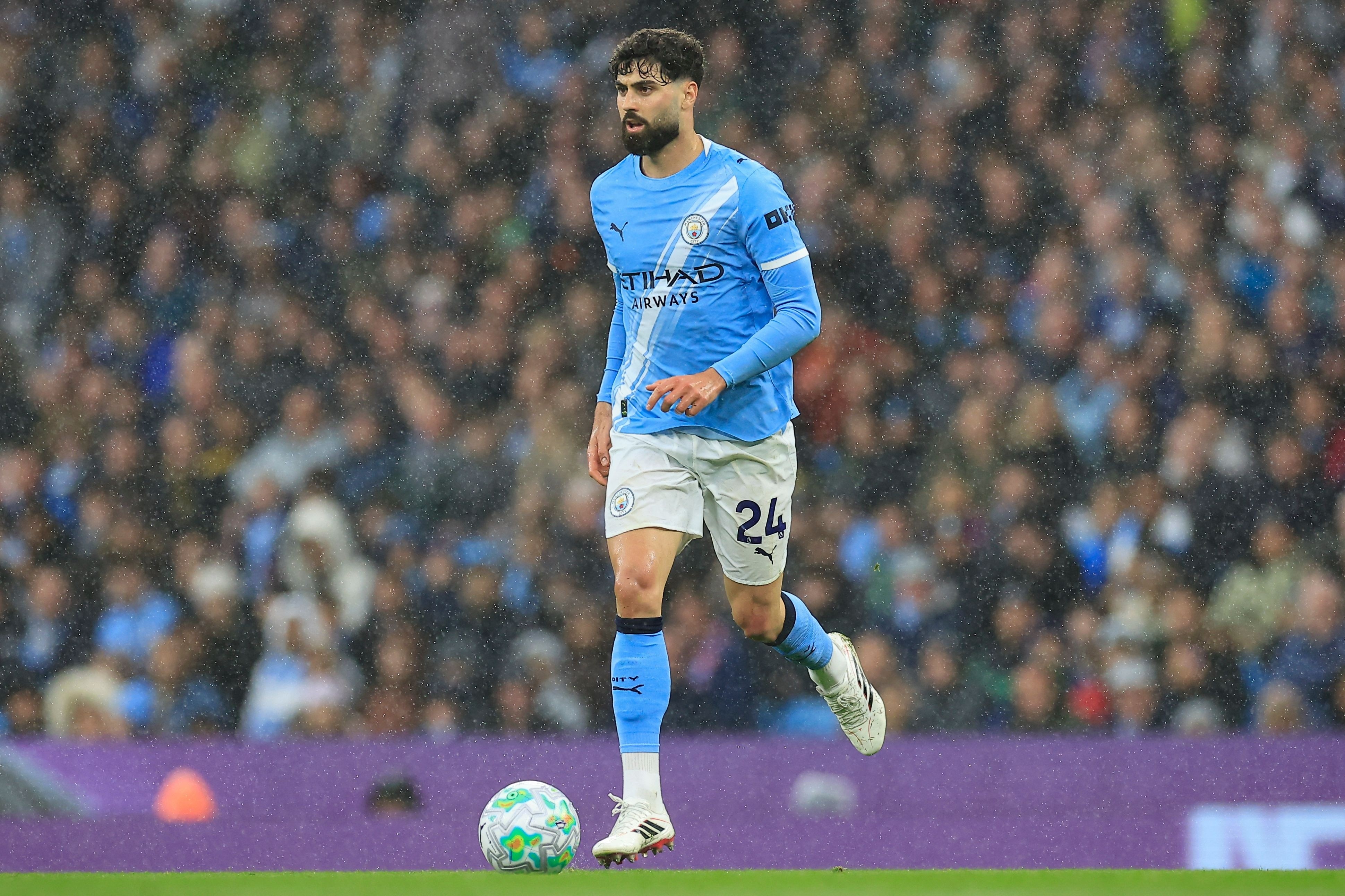 Man City và Real Madrid: lựa chọn giữa hai đội. Real Madrid coi Gvardiol là ưu tiên hàng đầu ở hàng thủ, còn Man City đưa ra đề nghị gia hạn hợp đồng.