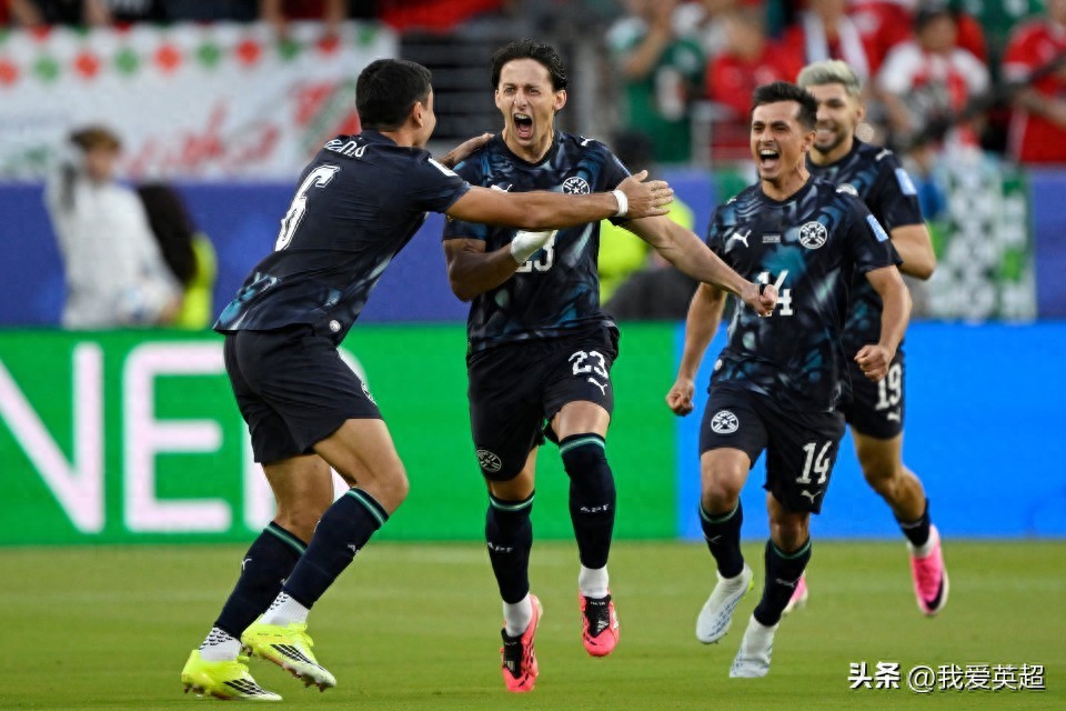Paraguay dẫn trước Thổ Nhĩ Kỳ 1-0 trong hiệp một: Galarza ghi bàn sớm ở giây thứ 65, lập kỷ lục, trở thành cầu thủ đầu tiên bị thẻ đỏ vì bịt miệng