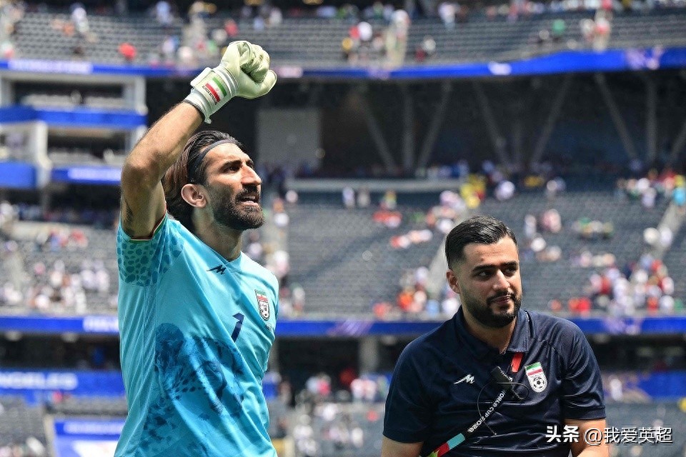 Xin chào Iran! Dù bị Mỹ gây khó dễ nhiều lần, lần đầu tiên trong lịch sử World Cup không thua ở hai vòng đầu, cả sân đều cổ vũ họ