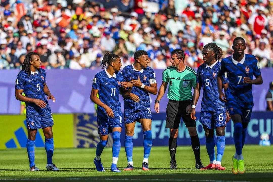 Từ góc nhìn World Cup, làn sóng "nhập tịch hòa nhập" toàn cầu, bóng đá Trung Quốc sẽ đi về đâu?