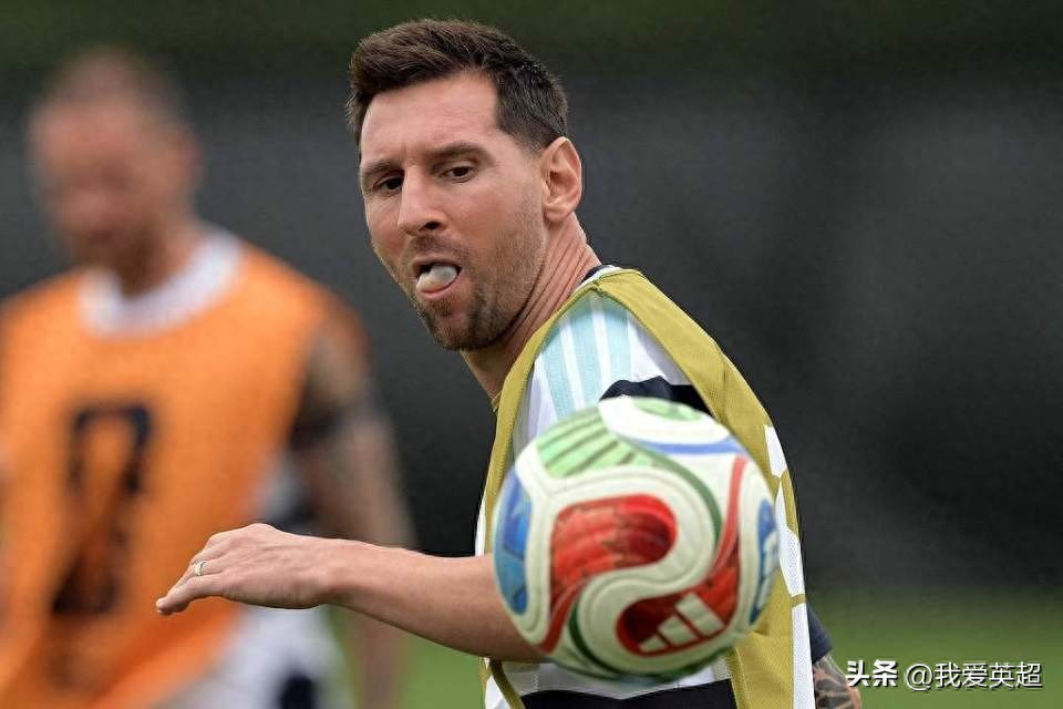 Vào lúc 1 giờ sáng, Messi hướng tới 11 kỳ tích vĩ đại, chỉ cần ra sân đã tạo nên 3 kỷ lục, có thể một mình sở hữu danh hiệu Vua phá lưới lịch sử và Vua kiến tạo