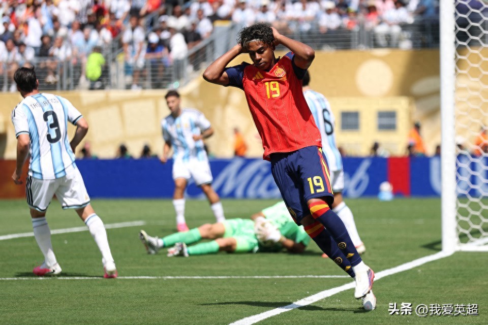Argentina hiệp 1 hòa 0-0 Tây Ban Nha: Yamal tạo nguy hiểm ngay đầu trận, Mac Allister cắt bóng và chơi bóng bằng tay nhưng không bị thẻ, Lisandro Martinez nhận thẻ vàng.