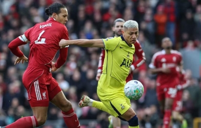 Hòa Tottenham, Liverpool lỡ cơ hội vào top 4