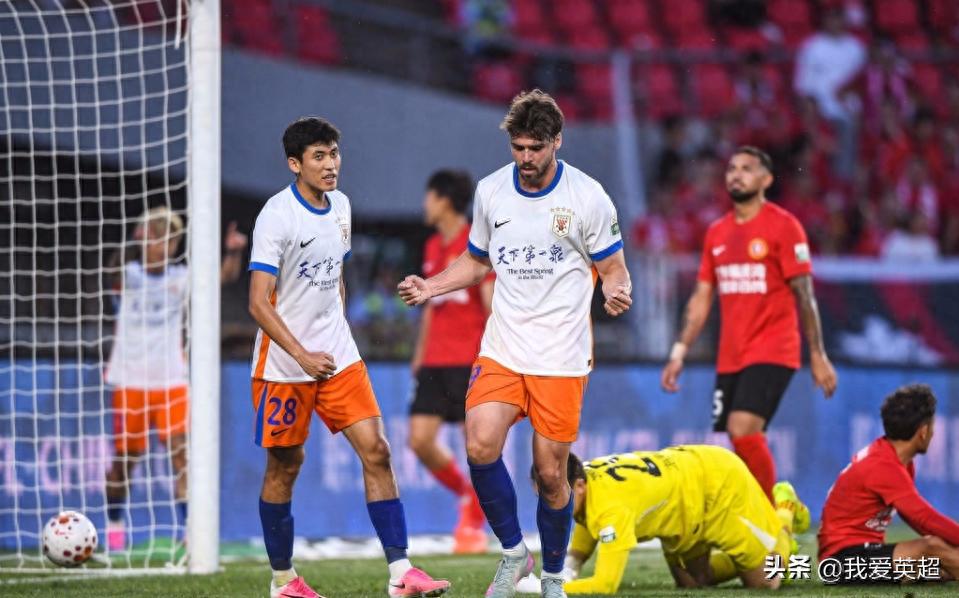 Sơn Đông Thái Sơn 5-1 giành chiến thắng đầu tiên sau 4 vòng gần nhất tại Super League, vươn lên thứ 4! Chấm dứt chuỗi 3 trận thắng của Liêu Ninh Thiết Nhân, Tseka ghi 2 bàn 1 kiến tạo, Kazaishvili lập cú đúp