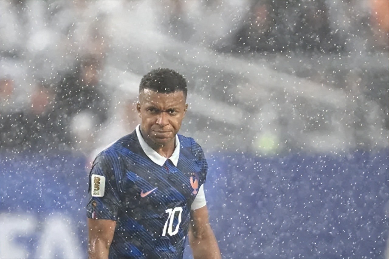 Mbappe không bị cản bởi bão sấm sét, gửi lời thách thức tới Messi