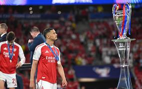 Arsenal đang tập làm đại gia?