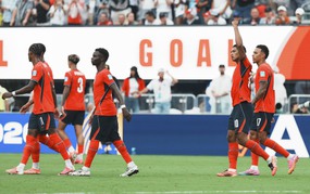 BLV Anh Ngọc: Và các khán đài hát vang 'Hey Jude'