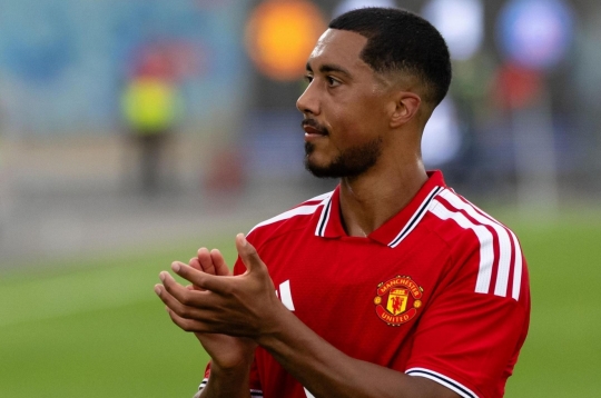 Vừa cập bến MU, Tielemans đã vướng lùm xùm lớn