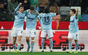 Napoli và Juventus cùng giành chiến thắng sít sao, cuộc đua top 4 Serie A cực kỳ khốc liệt