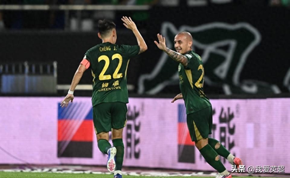 Chiết Giang 3-2 Hải Ngưu! Kết thúc chuỗi 2 trận thua, leo lên vị trí thứ 8, Đào Cường Long vào sân thay người ghi bàn quyết định ở phút bù giờ, Mitriče lập cú đúp kiến tạo và ghi bàn