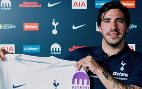 Chelsea và Tottenham: Hai cuộc thay máu, hai triết lý