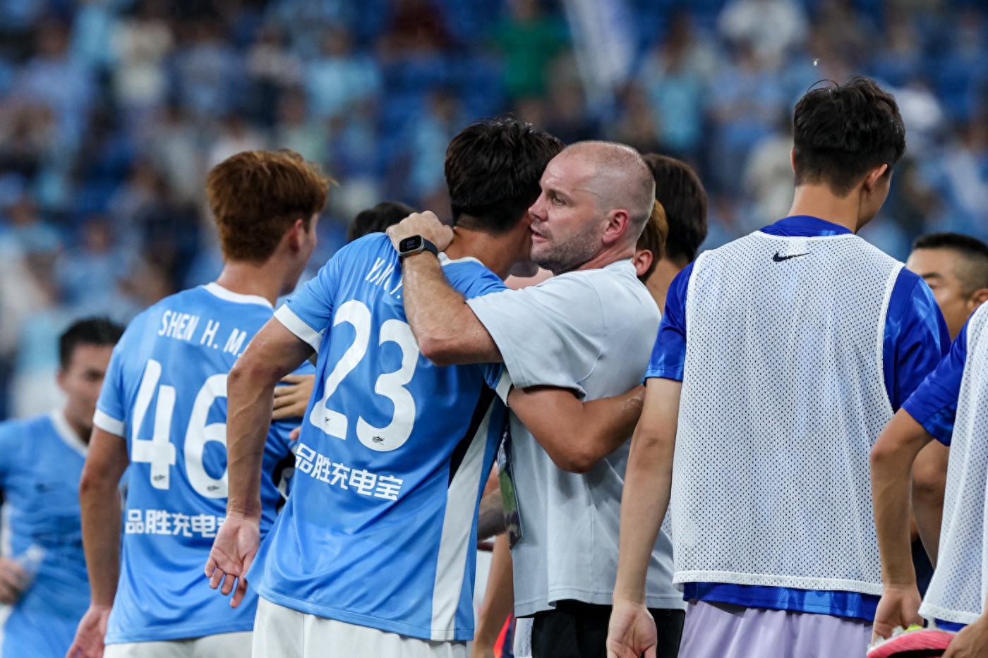 Nhận giải thưởng đầu tiên tại Super League: Giai đoạn đi lên đang đến