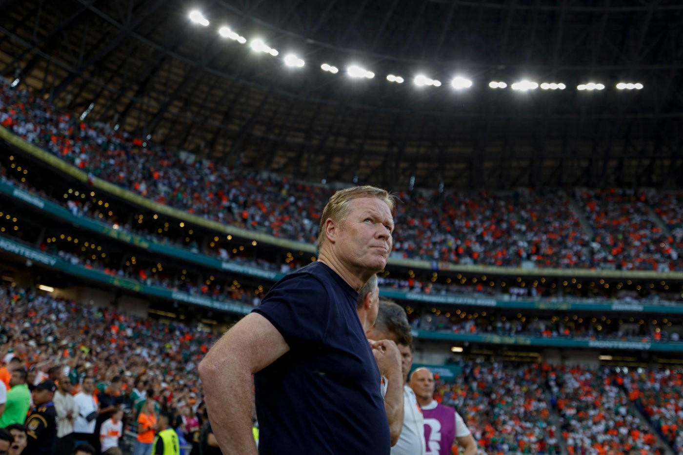 Tội lỗi cố hữu của Koeman không phải là sơ đồ 5 hậu vệ