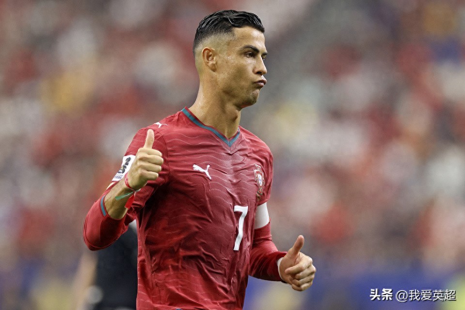 Tranh cãi! Ronaldo thích bài viết của truyền thông Tây Ban Nha chỉ trích: FIFA muốn trao World Cup cho Messi, Argentina lẽ ra đã bị loại từ lâu