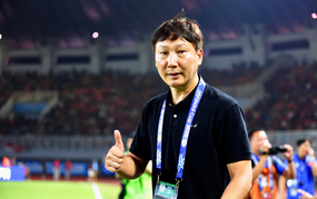 Áo đen của HLV Kim Sang Sik: Chuyện đùa sau chiến thắng hay niềm tin vào yếu tố may mắn?
