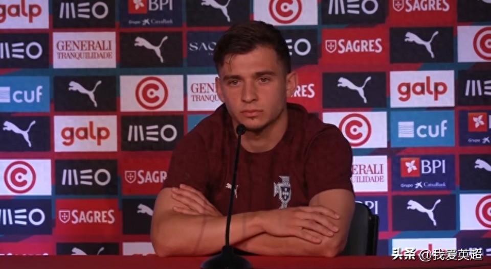 Mạng xã hội bị tấn công! Ngôi sao Bồ Đào Nha 23 tuổi: Không có nghĩa vụ phải chuyền cho Ronaldo, anh ấy giống như tất cả mọi người