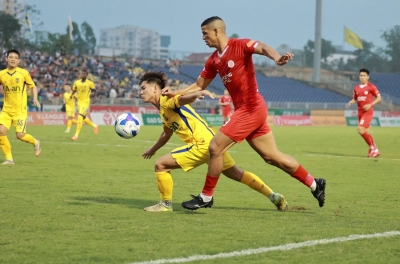 VAR từ chối bàn thắng, Thể Công Viettel gỡ hòa SLNA nghẹt thở