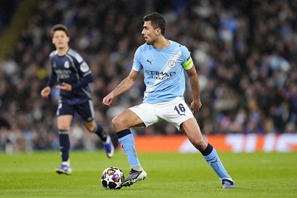 Tổng giá 60 triệu euro! Barcelona gửi lời đề nghị tới Manchester City để mua Rodri, đã đạt thỏa thuận với cầu thủ về các điều khoản cá nhân.