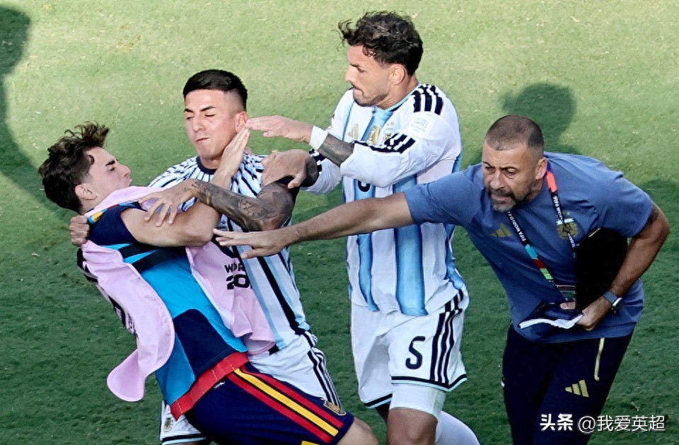 Trận chung kết World Cup có hành vi đánh người, vợ lên tiếng ủng hộ danh thủ Argentina: Vô cùng ngưỡng mộ, hai đứa trẻ coi anh là tấm gương
