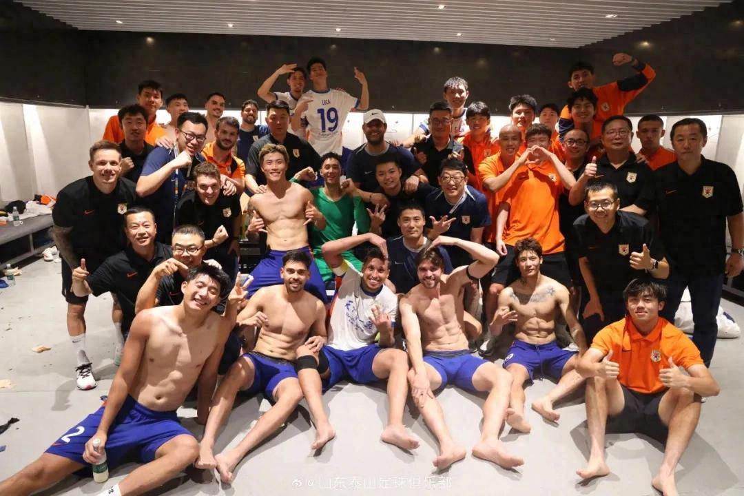 Thái Sơn đổi huấn luyện viên mở màn thắng lợi, hàng phòng ngự trẻ chịu áp lực ngăn chặn đà xuống dốc