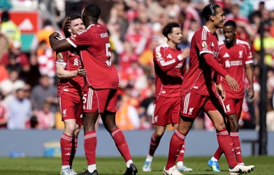 Hạ Palace, Liverpool tiến gần vé dự Champions League