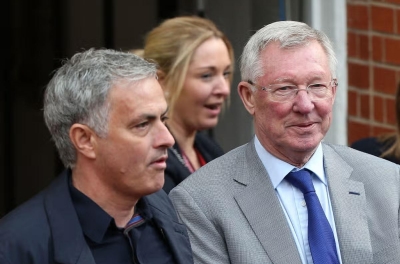 Sir Alex Ferguson: 'Mourinho đã khóc khi gọi cho tôi và nói...'