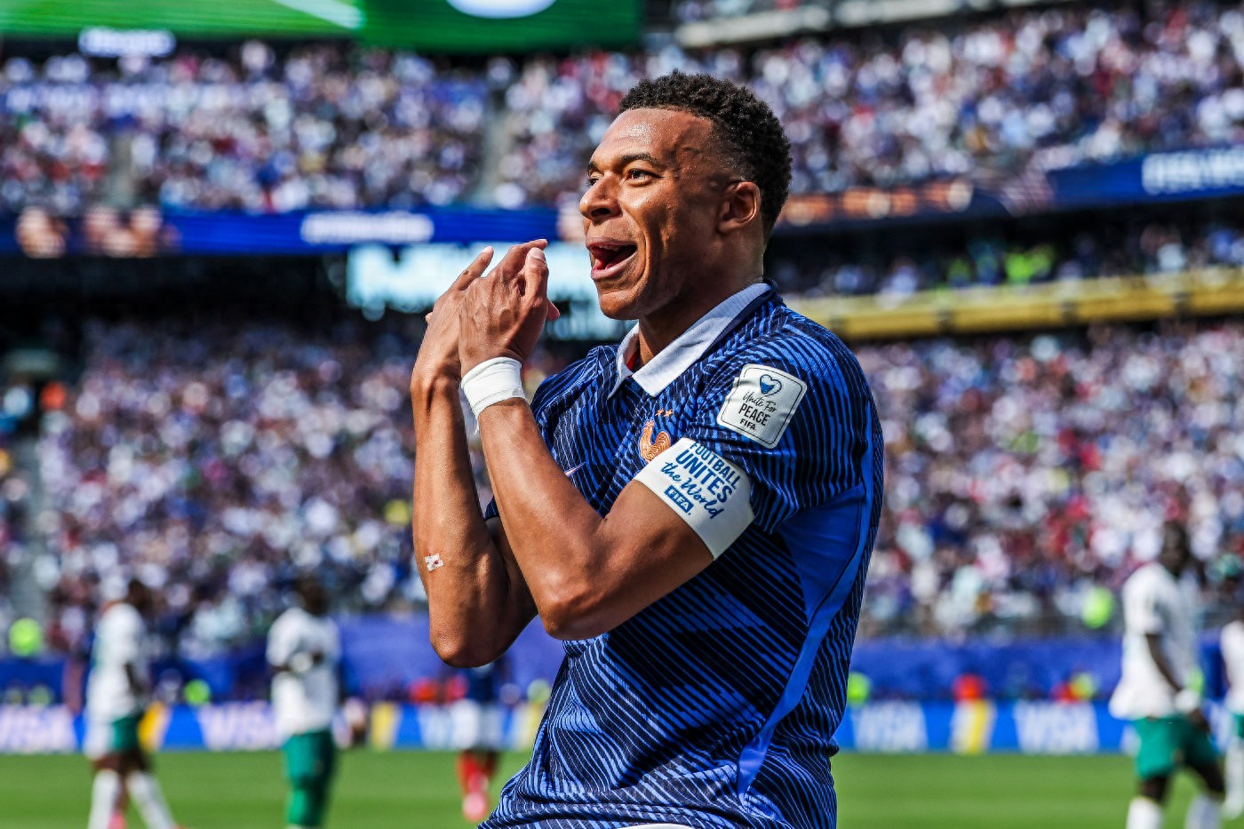 Mbappé, sự kết hợp giữa tham vọng và giằng xé