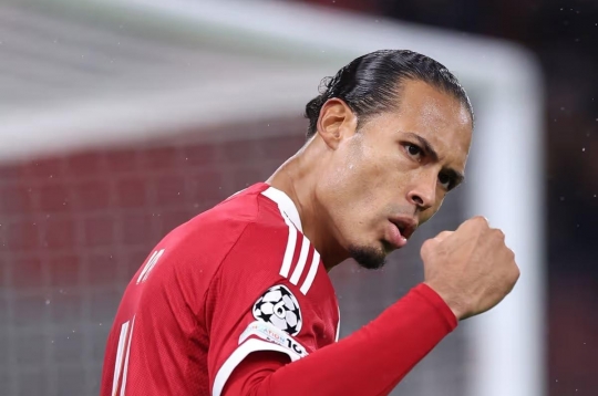 Van Dijk phải thốt lên ‘xuất sắc’ về một sao trẻ của Liverpool