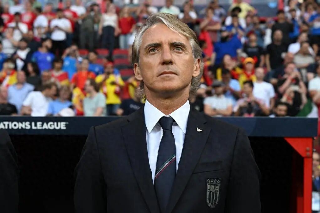 Bóng đá Ý không tiến mà còn lùi: Maldini ra đi, Mancini trở lại
